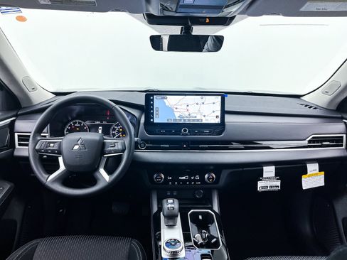 New 2025 Mitsubishi Outlander ES image 20