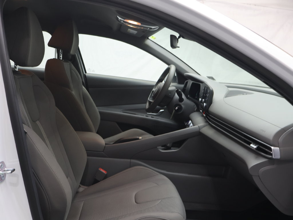 Used 2026 Hyundai Elantra SE FWD image 9