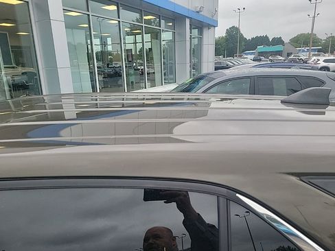 Used 2023 Chevrolet Equinox LT FWD image 17