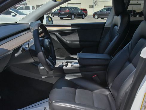 Used 2023 Tesla Model Y Long Range AWD/4WD image 17
