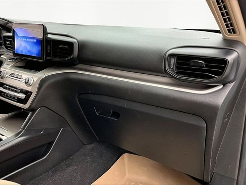 Used 2021 Ford Explorer XLT image 17