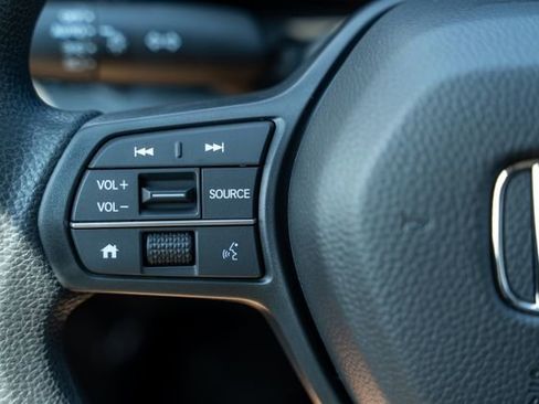 Used 2025 Honda CR-V LX image 22