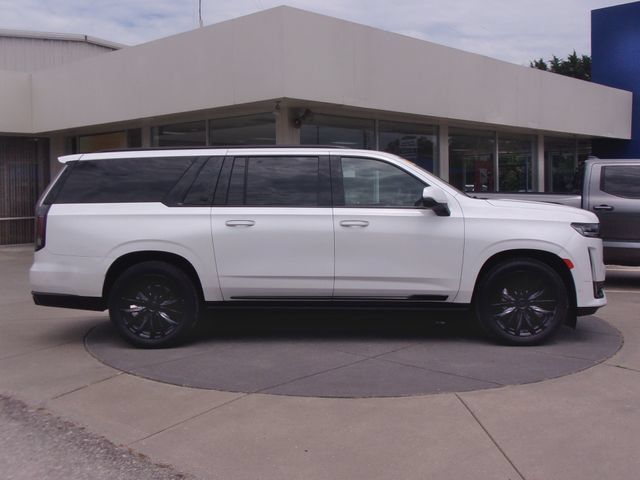 Used 2023 Cadillac Escalade ESV Premium Luxury w/ Performance Package AWD/4WD image 18
