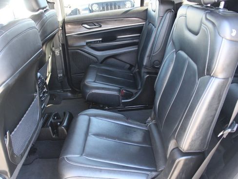 Used 2023 Jeep Grand Cherokee L Limited w/ Black Appearance Package image 27