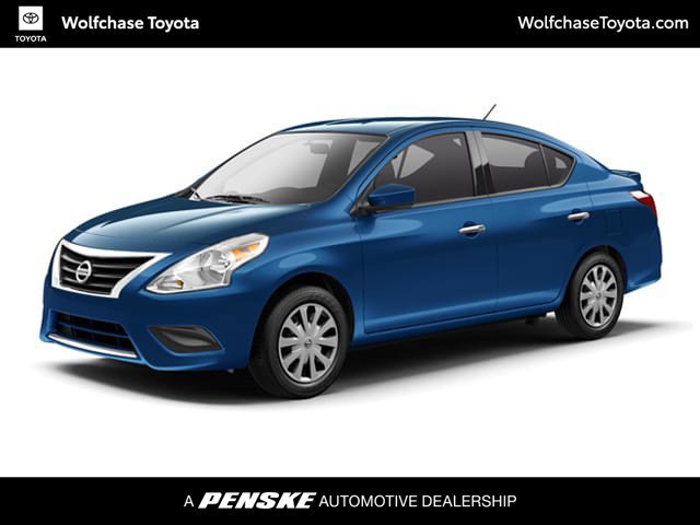 Used 2016 Nissan Versa SV FWD image 1