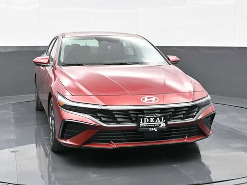 Certified 2024 Hyundai Elantra SEL w/ Convenience Package image 2