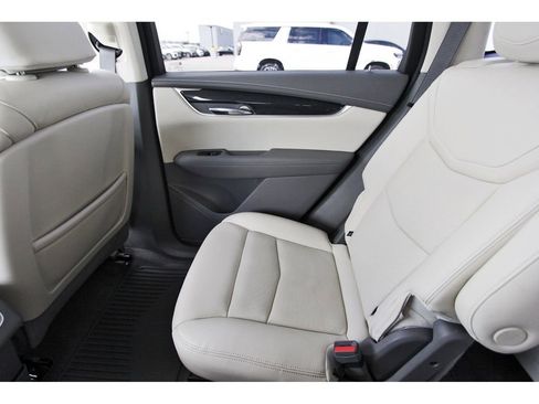 Used 2022 Cadillac XT6 Premium Luxury w/ Technology Package image 12