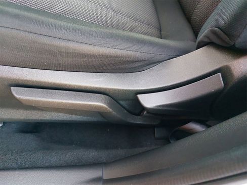 Used 2023 Subaru Crosstrek 2.0i image 32