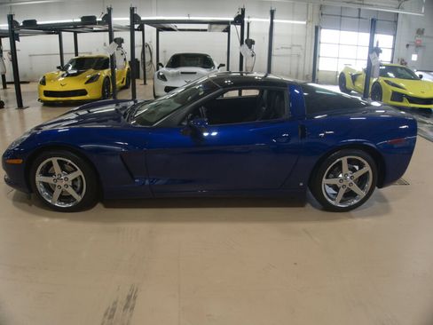 Used 2007 Chevrolet Corvette Coupe w/ Preferred Equipment Group RWD image 3
