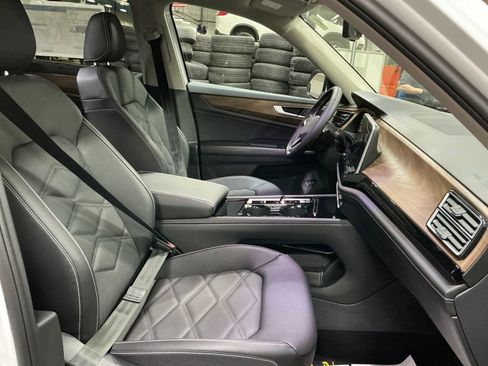 New 2026 Volkswagen Atlas SE image 13