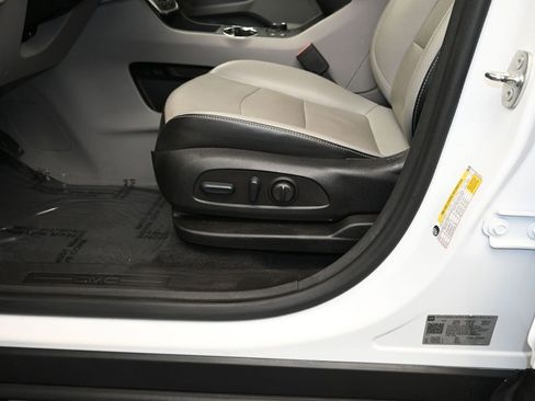 Used 2023 GMC Terrain SLT image 21