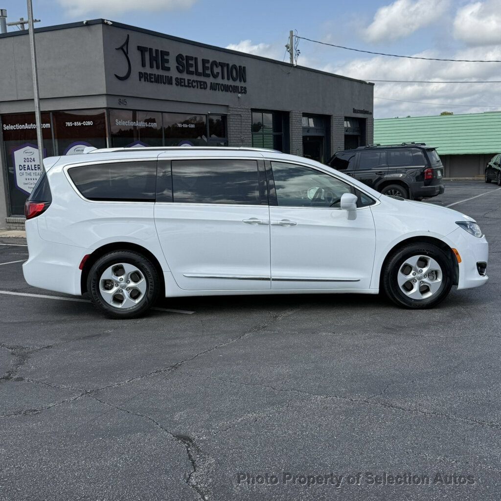 Used 2017 Chrysler Pacifica Touring-L Plus FWD image 15