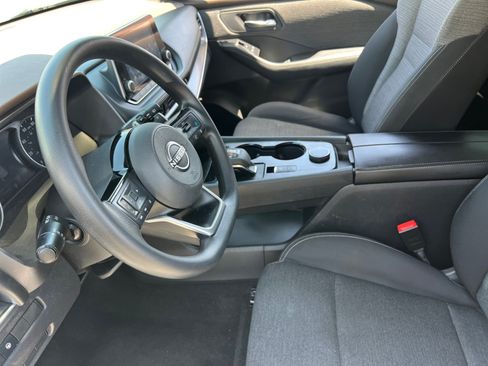 Used 2022 Nissan Rogue SV AWD/4WD image 14