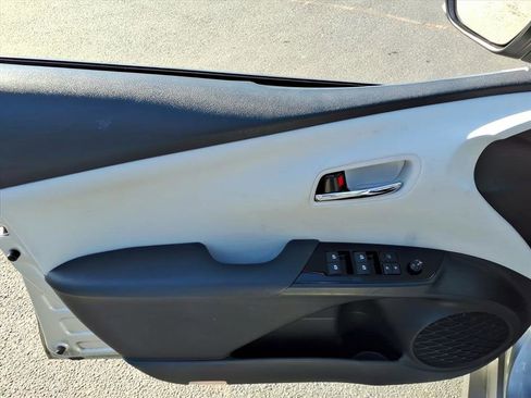 Used 2017 Toyota Prius Four image 14