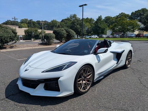 Used 2025 Chevrolet Corvette Z06 RWD image 9