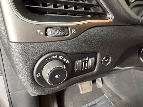 Used 2021 Jeep Cherokee Latitude Lux w/ Comfort/Convenience Group AWD/4WD image 14