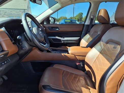 Used 2024 Nissan Pathfinder Platinum w/ Cargo Package image 13