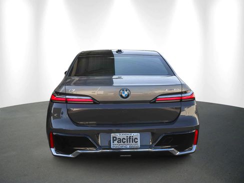 Used 2025 BMW i7 xDrive60 image 5