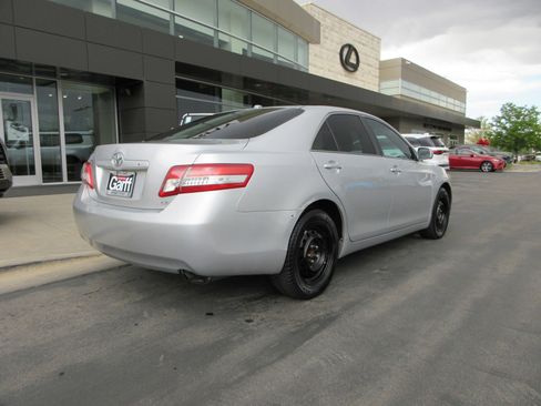 Used 2010 Toyota Camry LE FWD image 10