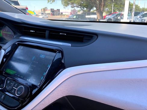 Used 2019 Chevrolet Bolt Premier w/ Infotainment Package FWD image 17