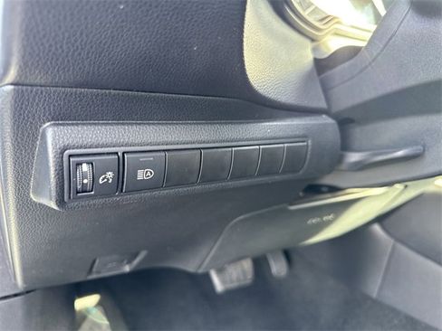 Used 2022 Toyota Corolla LE image 11