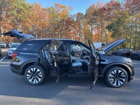Used 2026 Ford Explorer Platinum w/ LUX Leather Package AWD/4WD image 28