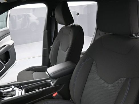 Used 2025 Jeep Compass Sport image 24