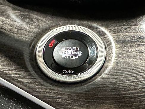 Used 2021 Jeep Grand Cherokee L Limited image 17