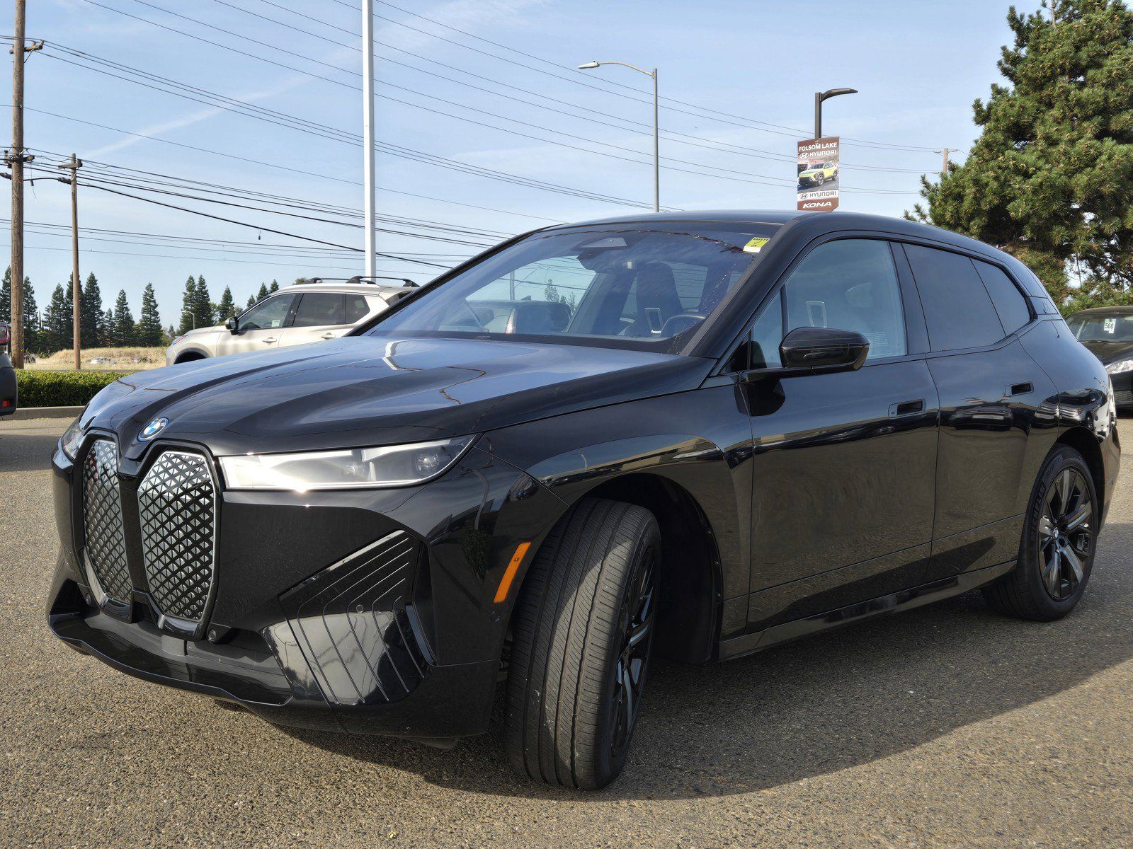 Used 2023 BMW iX xDrive50 w/ Sport Package AWD/4WD image 8