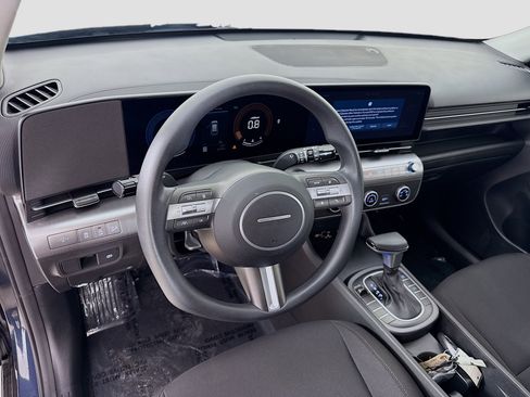 Used 2025 Hyundai Kona SE image 9