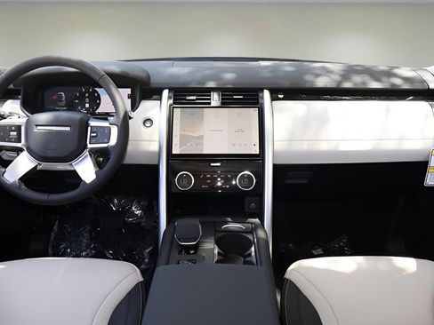New 2025 Land Rover Discovery S image 14