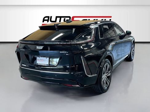 Used 2025 Cadillac Lyriq Luxury w/ LPO, Floor Liner Package AWD/4WD image 7