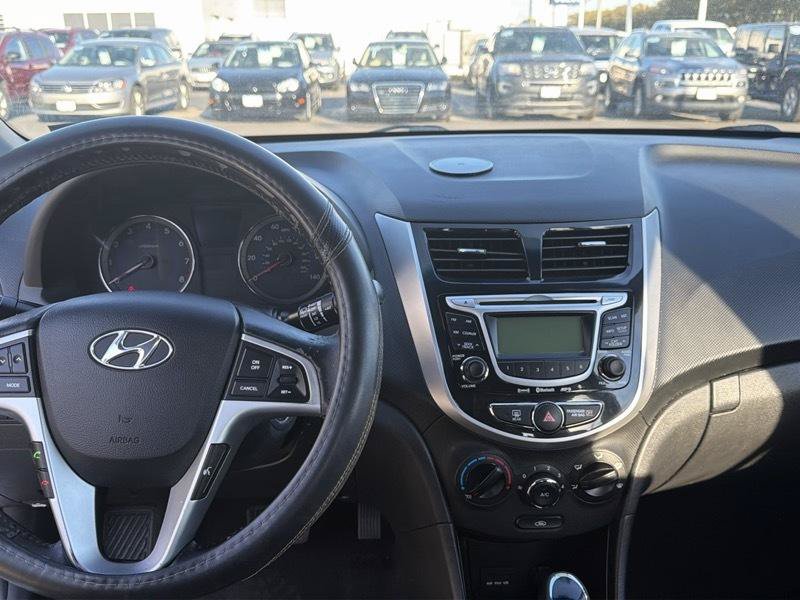 Used 2012 Hyundai Accent SE FWD image 22
