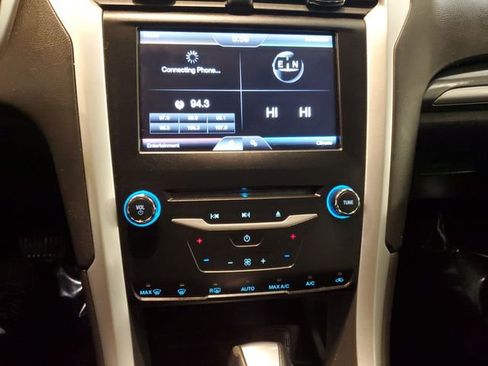 Used 2013 Ford Fusion SE image 18