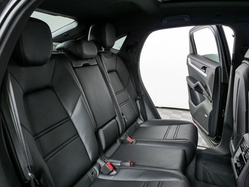 New 2026 Porsche Cayenne Coupe AWD/4WD image 24