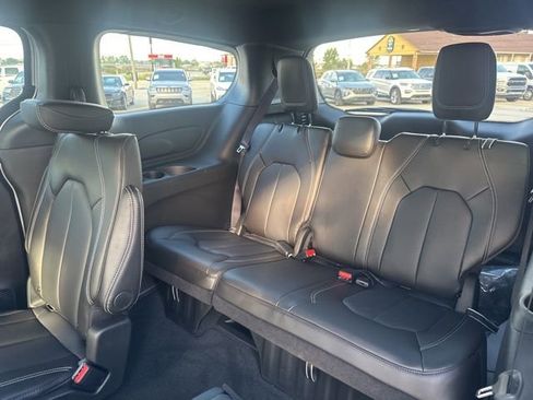 New 2026 Chrysler Pacifica Select image 24
