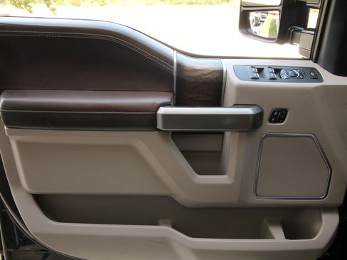 Used 2019 Ford F250 Limited AWD/4WD image 21
