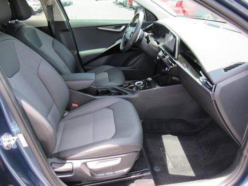 Used 2023 Kia Niro EX FWD image 10