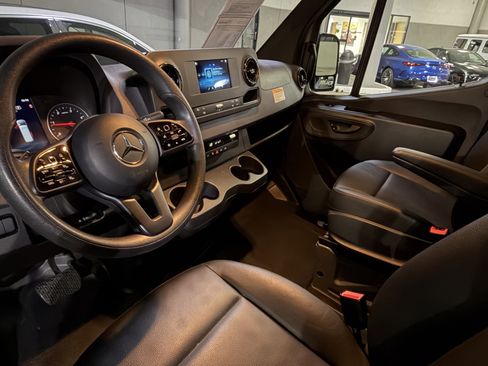 Used 2023 Mercedes-Benz Sprinter 2500 image 21