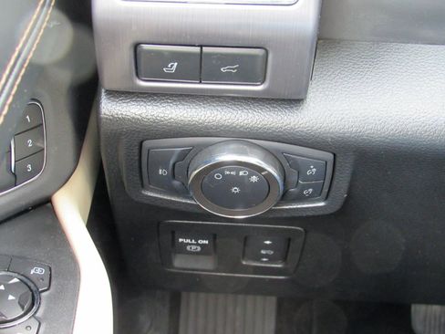 Used 2020 Ford Expedition Platinum image 18