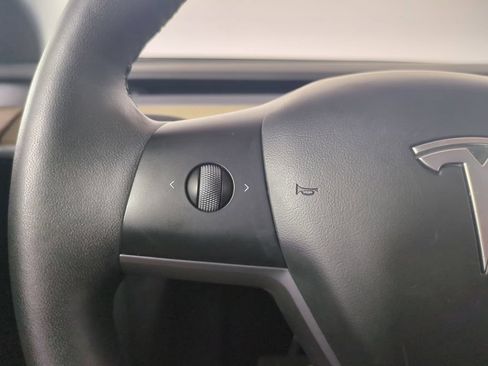 Used 2023 Tesla Model Y Long Range AWD/4WD image 31