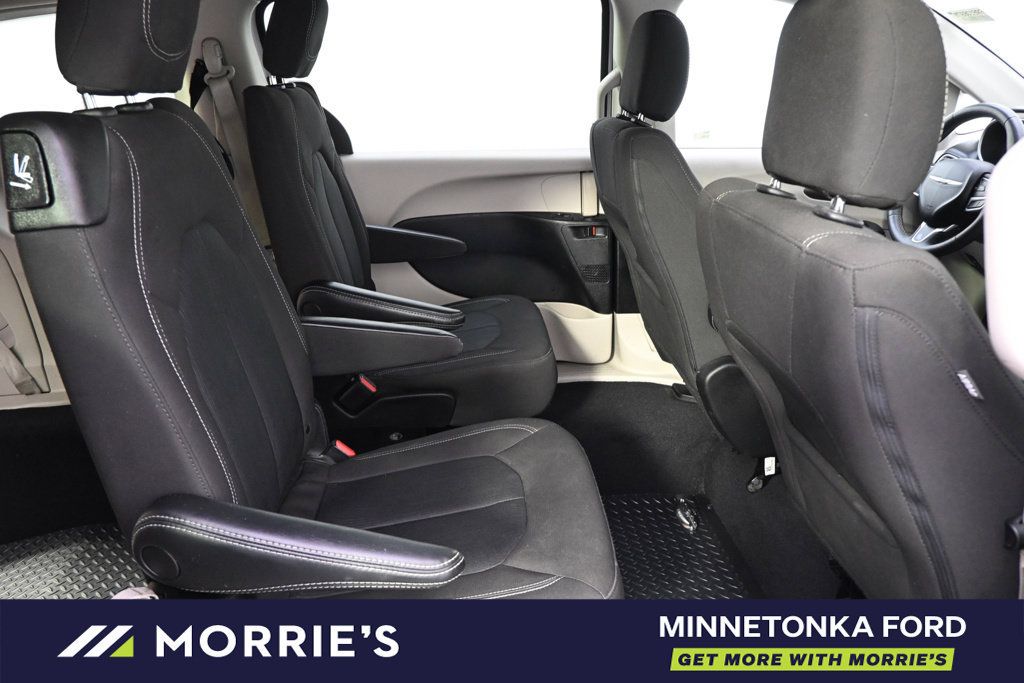 Used 2023 Chrysler Voyager LX FWD image 17