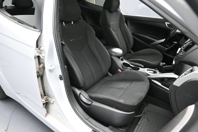 Used 2017 Hyundai Veloster Value Edition FWD image 31