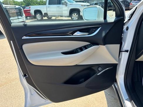 Used 2020 Buick Enclave Essence FWD image 13