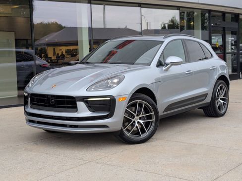 Certified 2026 Porsche Macan AWD/4WD image 1