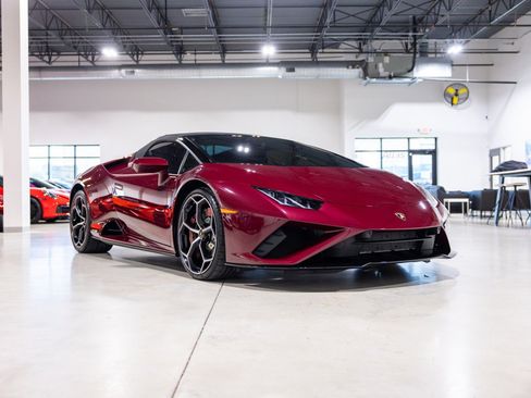 Used 2022 Lamborghini Huracan EVO RWD image 3