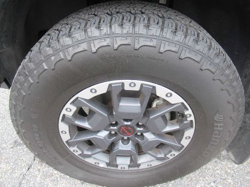Used 2025 Nissan Frontier PRO-4X w/ Pro Convenience Package AWD/4WD image 9
