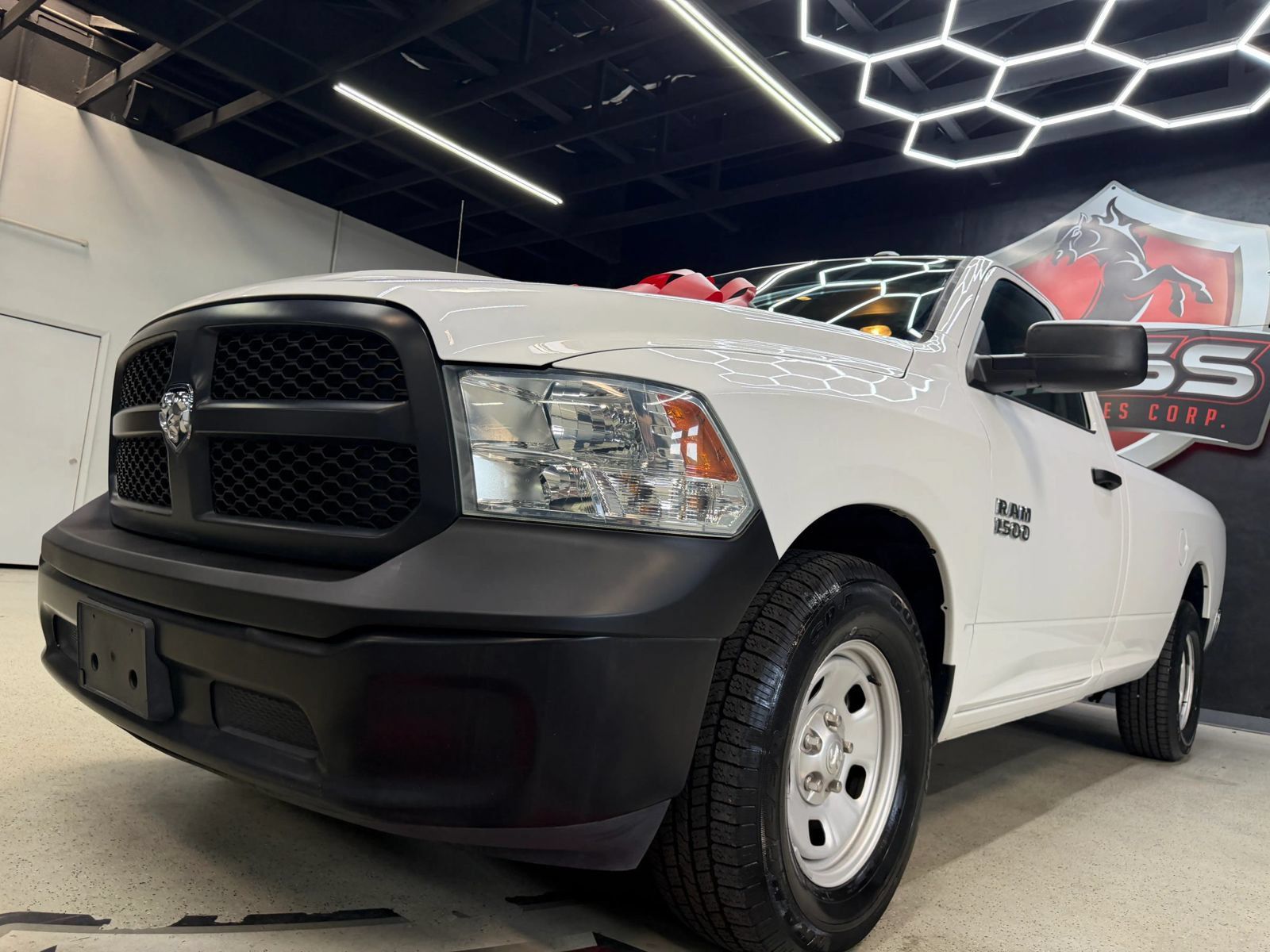 Used 2018 RAM 1500 Express RWD image 3