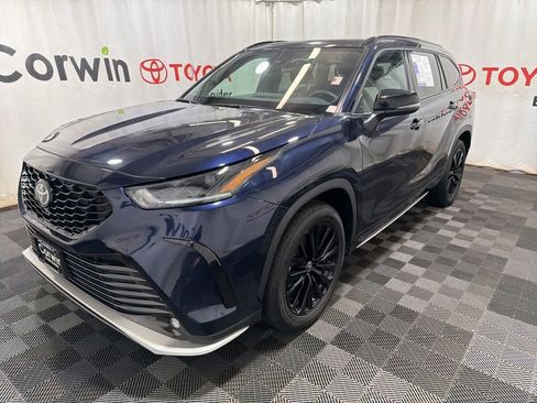 Used 2025 Toyota Highlander XSE AWD/4WD image 3