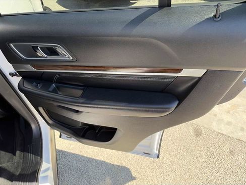 Used 2017 Ford Explorer Limited w/ Equipment Group 301A FWD image 27